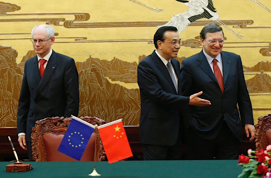 Chinas Premier Li Keqiang mit EU-Kommissions-Präsident Jose Manuel Barroso und EU-Ratspräsident Herman Van Rompuy am 21.11.2013 in Peking.