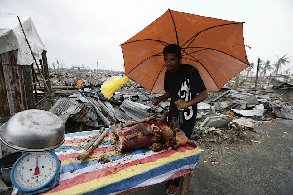 Ein Stück Alltag im Chaos: Ein Marktstand in Tacloban.