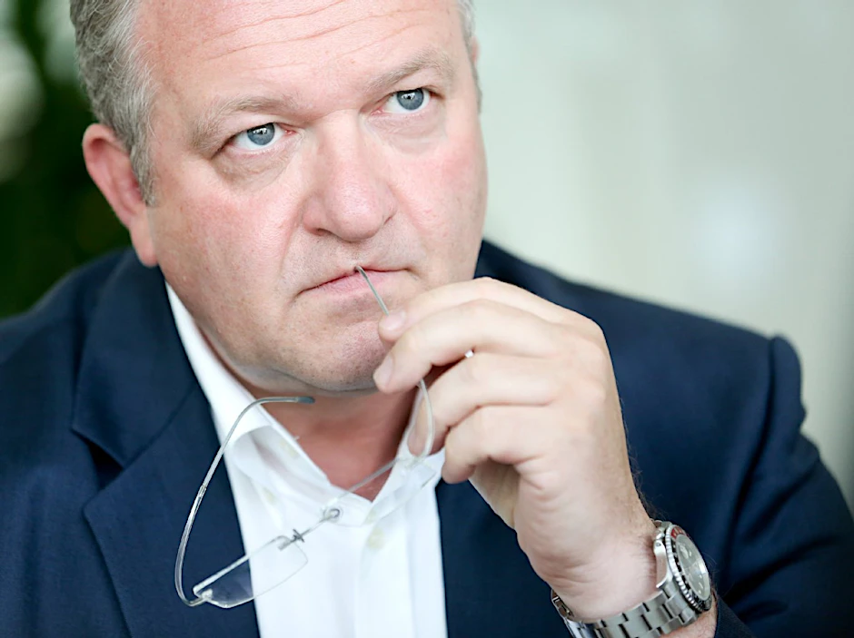 Berlins Innensenator Frank Henkel ist der Kragen geplatzt.