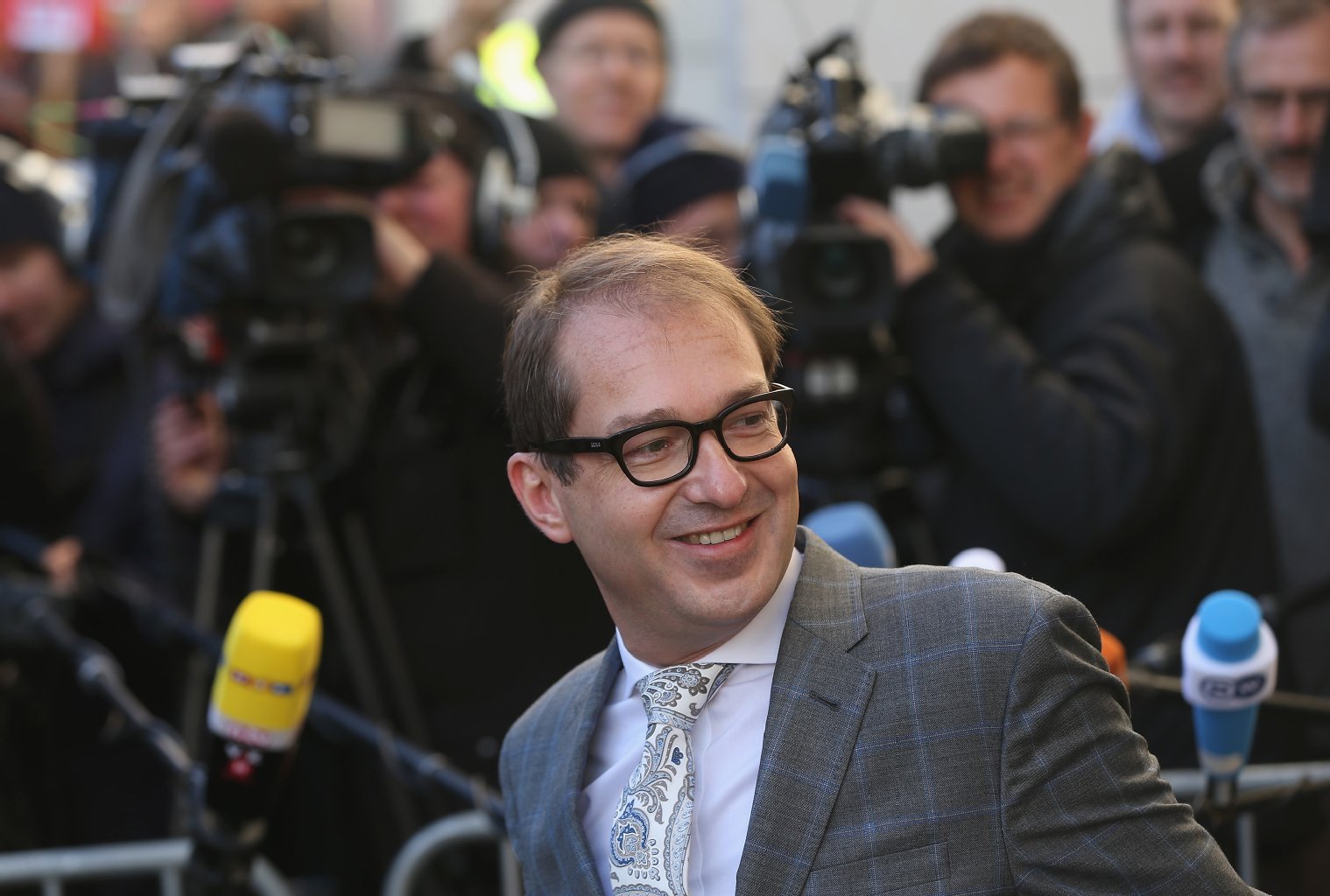 Alexander Dobrindt (CSU), 43, ist der neue CSU- Star und fürs Kabinett gesetzt. Der bisherige Generalsekretär könnte das für Bayern wichtige Verkehrsressort übernehmen.