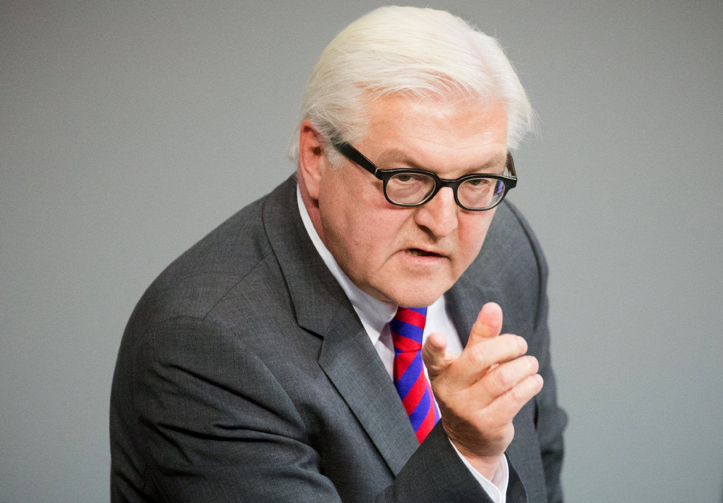Frank-Walter Steinmeier, 57, bliebe gern SPD-Fraktionschef – aber das Auswärtige Amt ist ihm wie schon in der ersten großen Koalition auch sehr lieb. Dort freut man sich schon.