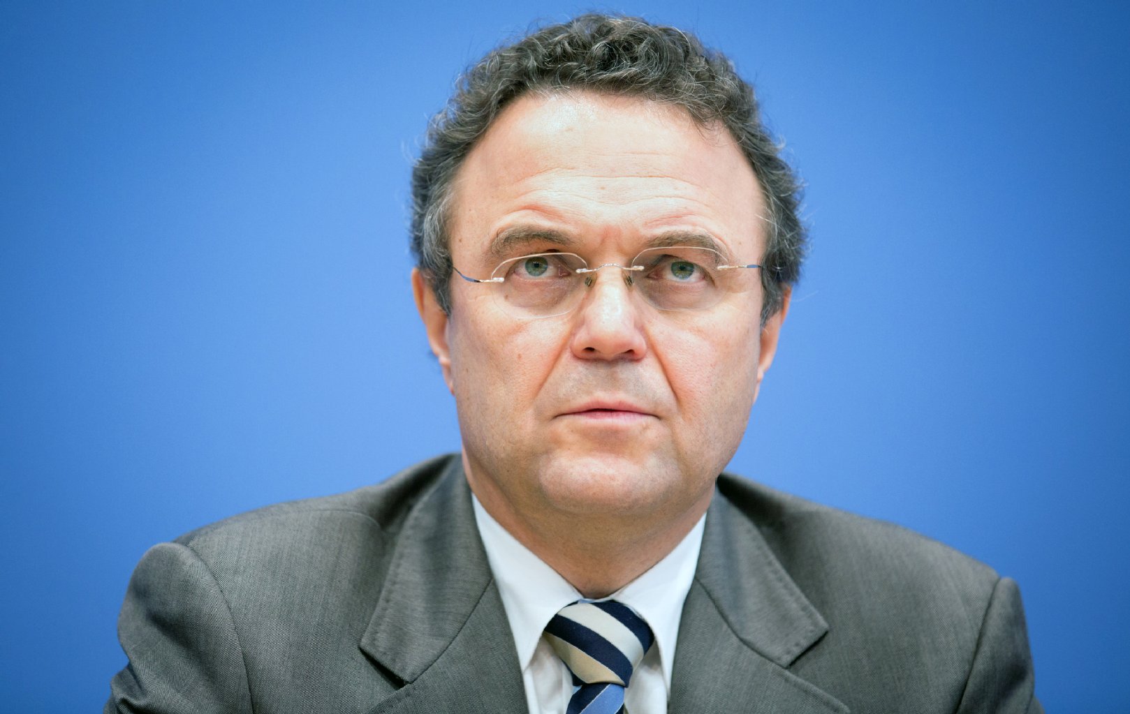 Hans-Peter Friedrich (CSU), 56, hat als Innenminister bisher keine besonders gute Figur gemacht. Er könnte aus Gründen der CSU-Machtbalance aber sein Amt womöglich behalten.