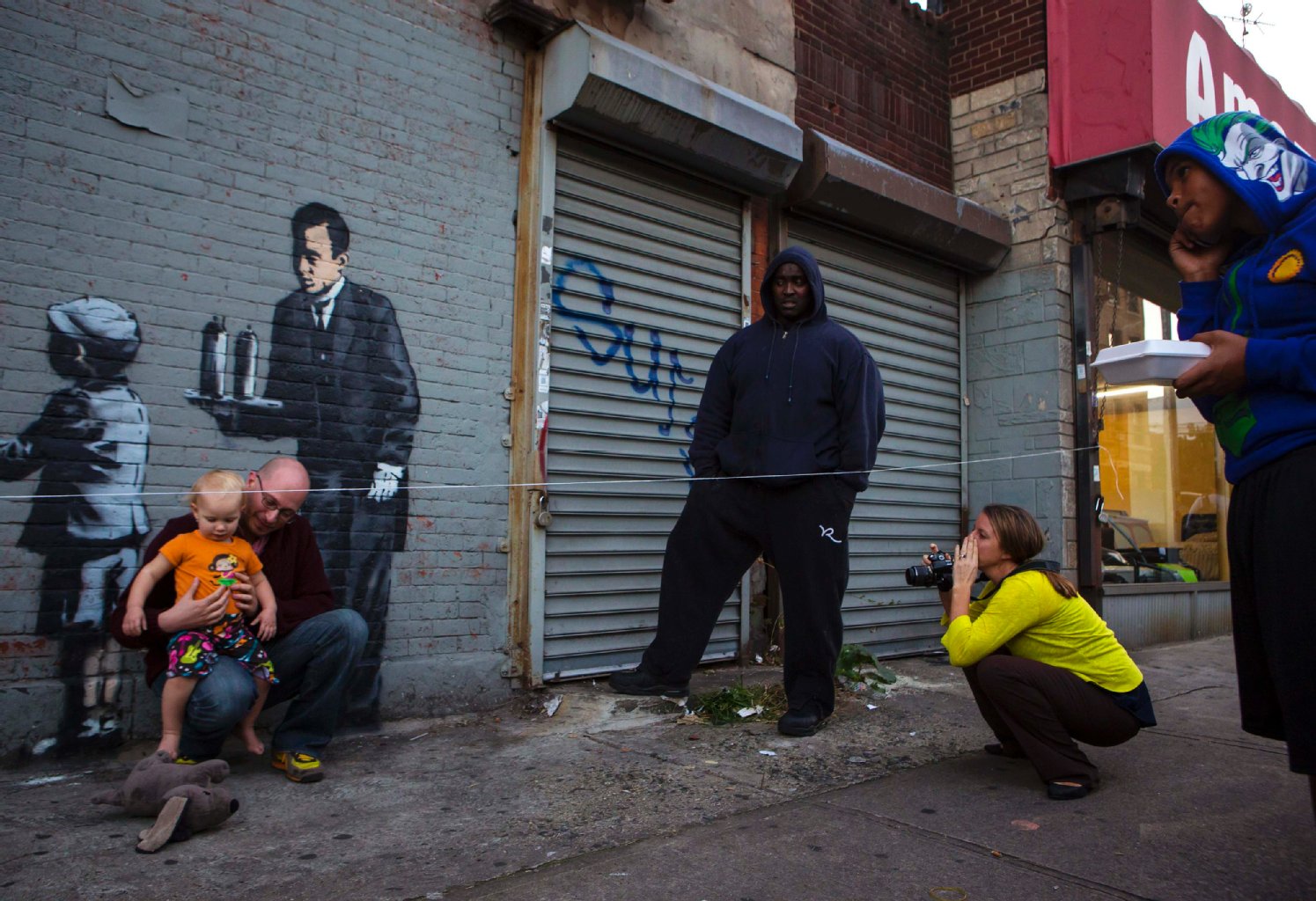 Auch in der Bronx sind die Banksy-Werke bei Familien beliebt.