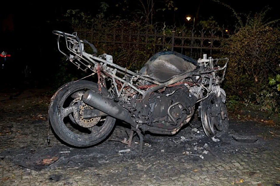 Das abgebrannte Motorrad in Friedenau.