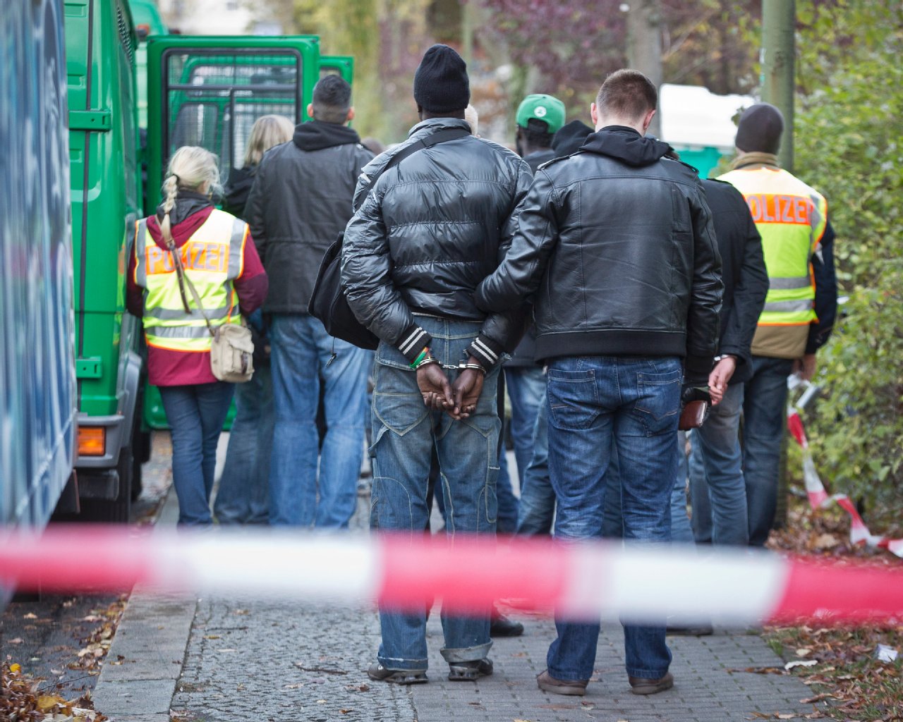Bei der "Bearbeitung" der Fälle mussten Polizisten und Verdächtige "Schlangestehen".