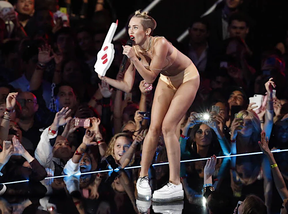 Was war denn da los? Miley Cyrus bei dem MTV Awards.