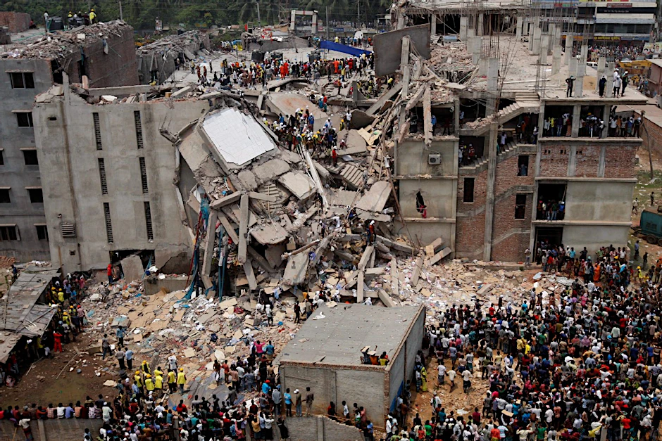 Mehr als 1000 Fabrikarbeiter und Fabrikarbeiterinnen kamen bei dem Einsturz der maroden Textilfabrik im April 2013 in Bangladesch ums Leben.
