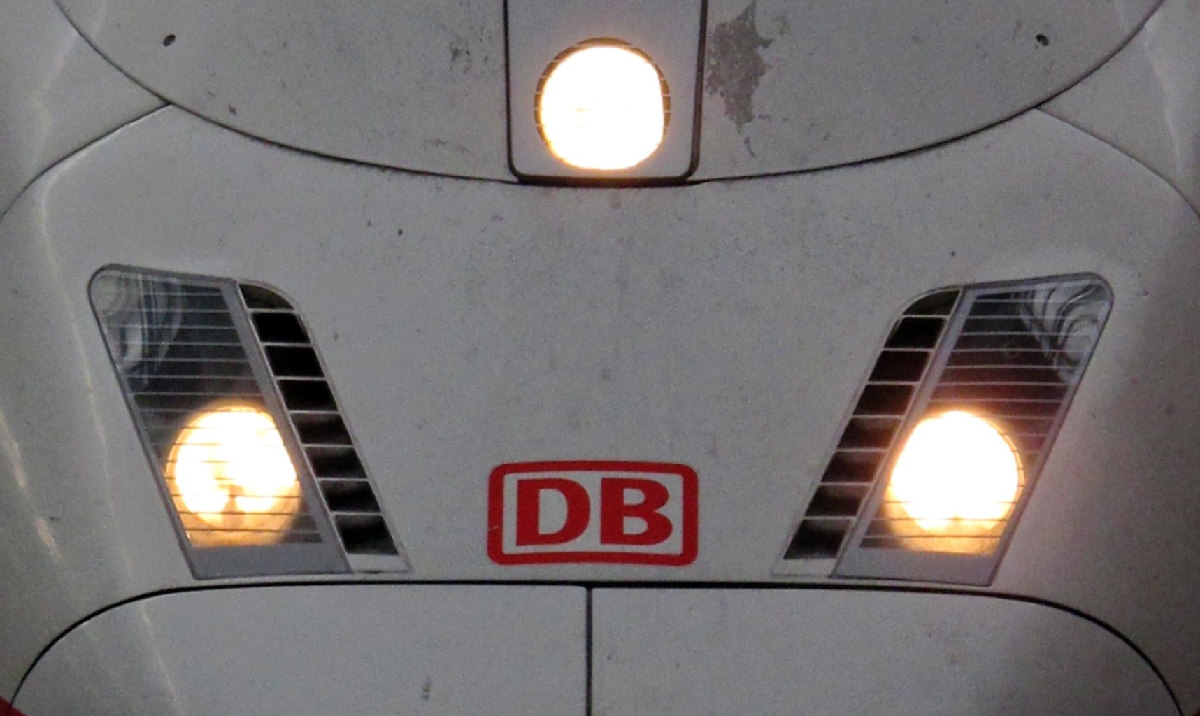 Junge nach ICE-Unfall weiter in Lebensgefahr