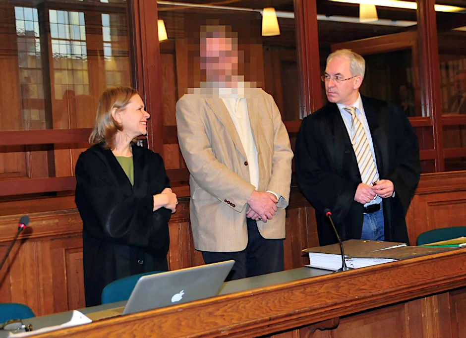 Der Ex-Notar Marcel E. vor dem Landgericht Moabit.
