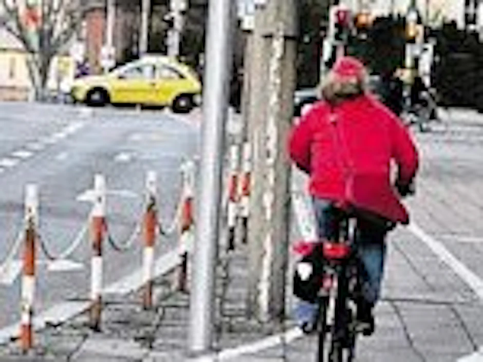 Diese Radlerin nutzt den Radweg „freiwillig“, verpflichtet ist sie nicht.