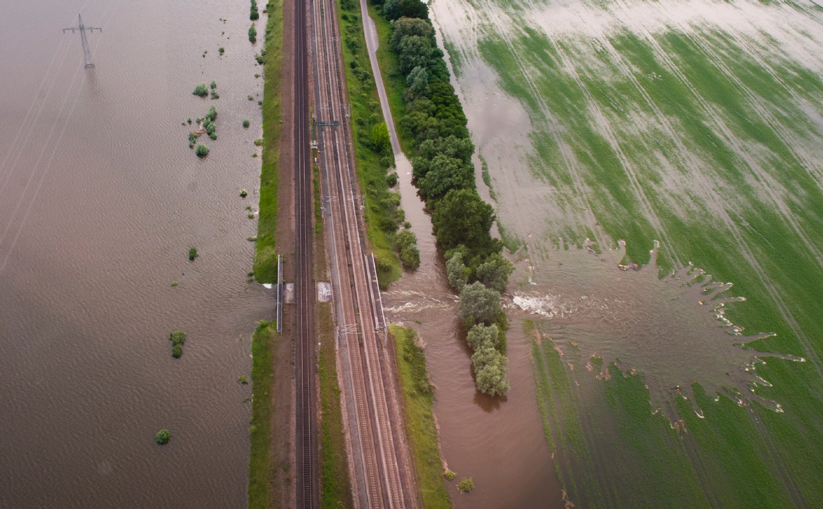 ICE wegen Elbe-Flut weiter verspätet