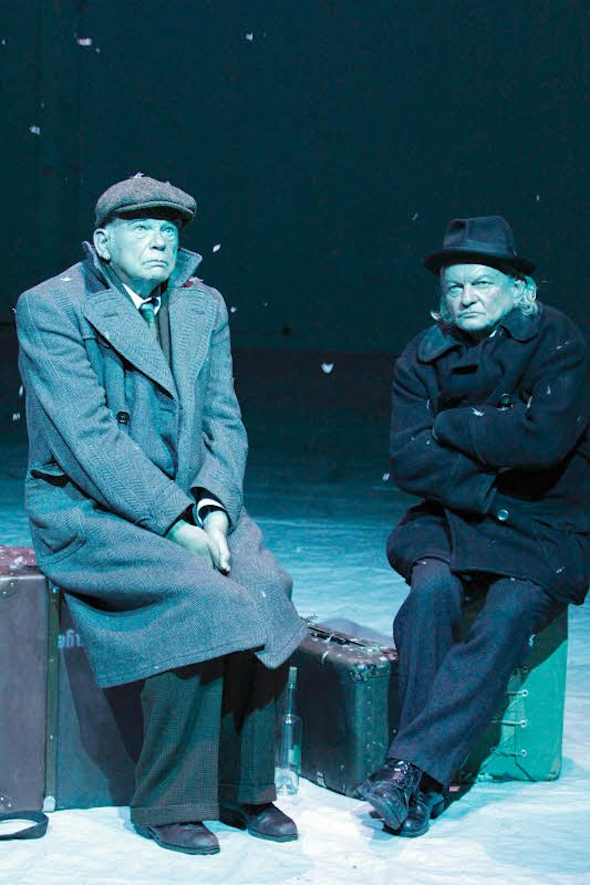 Manfred Karge am Berliner Ensemble Weinerliche Herren auf alten Koffern