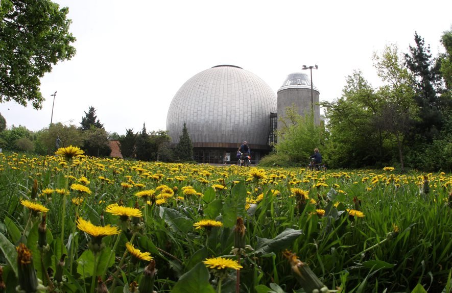 Zeiss-Großplanetarium: Als das Sternentheater 1987 eröffnete, war es eines der modernsten in Europa. Jetzt muss das Planetarium saniert werden, Haus- und Medientechnik erneuert. 12,8 Millionen Euro stellt das Land bereit.