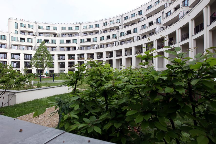 Prenzlauer Bogen: Zur Anlage gehören Apartments, Penthouses und ein Privatgarten. Die drei Meter hohen Wohnungen haben französische Fenster, Parkett und Fußbodenheizung.