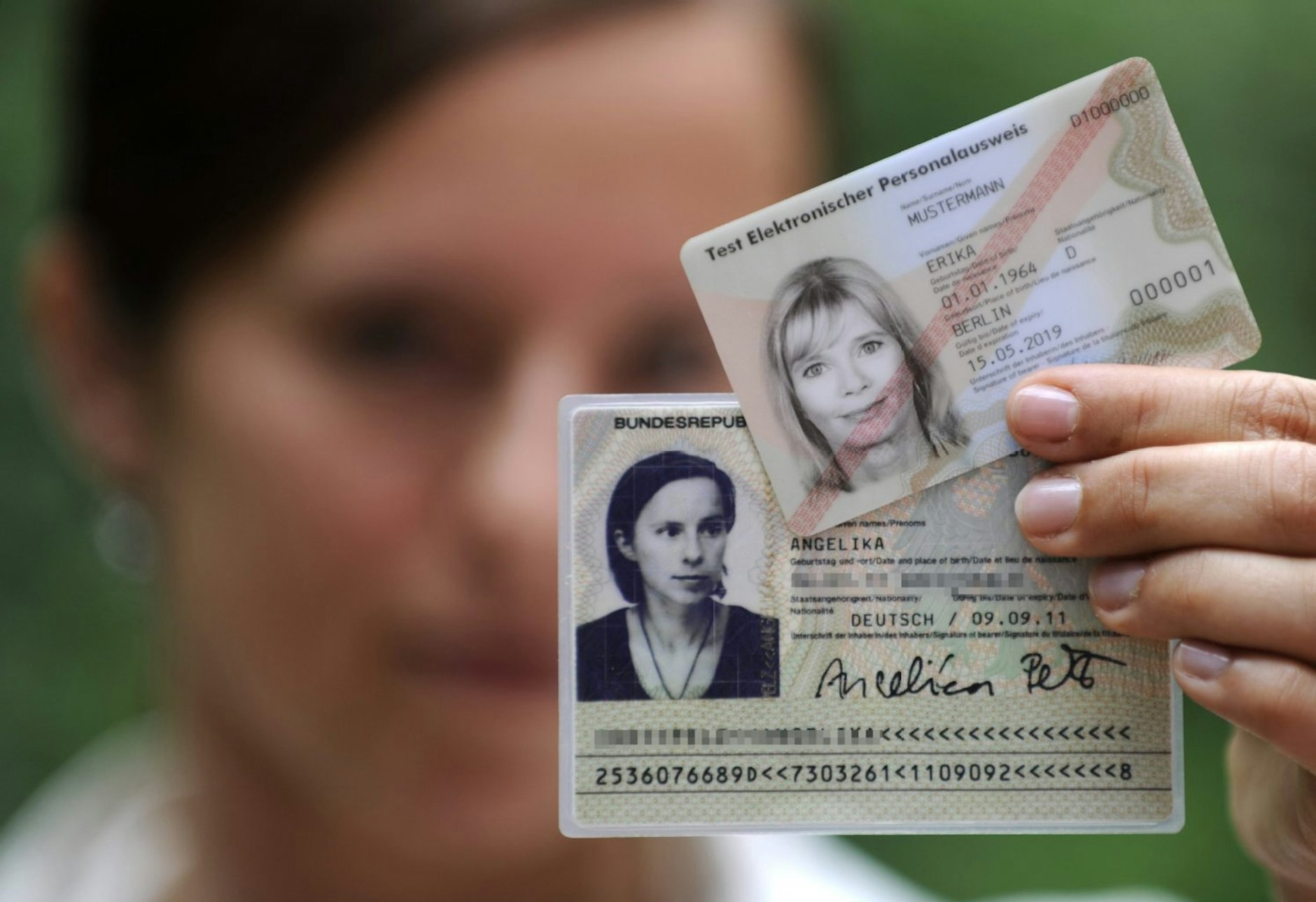 Wo Kann Man Personalausweis Beantragen Ausweisautomat: Fünf Minuten für den Ausweis