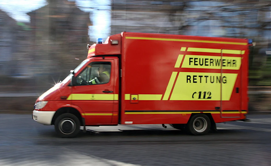 Nach einem Kellerbrand wurden 15 Menschen in Sicherheit gebracht.