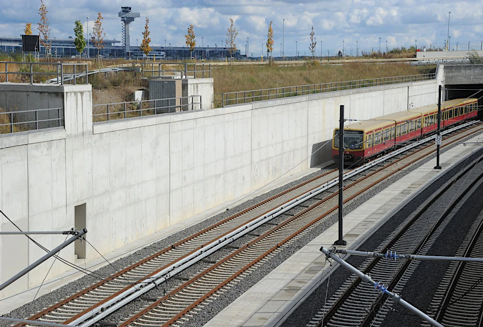 Auch in Schönefeld fahren Busse statt Bahnen am Wochenende.