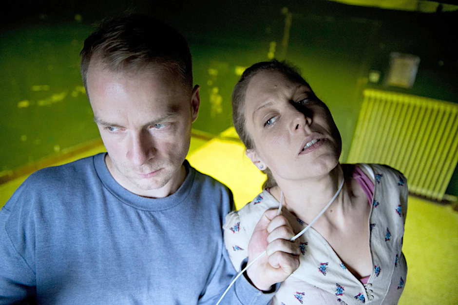 Der späte „Tatort“ ist ein schrecklicher Laborversuch zum Thema Macht, glänzend gespielt von Tessa Mittelstaedt und Hinnerk Schönemann.
