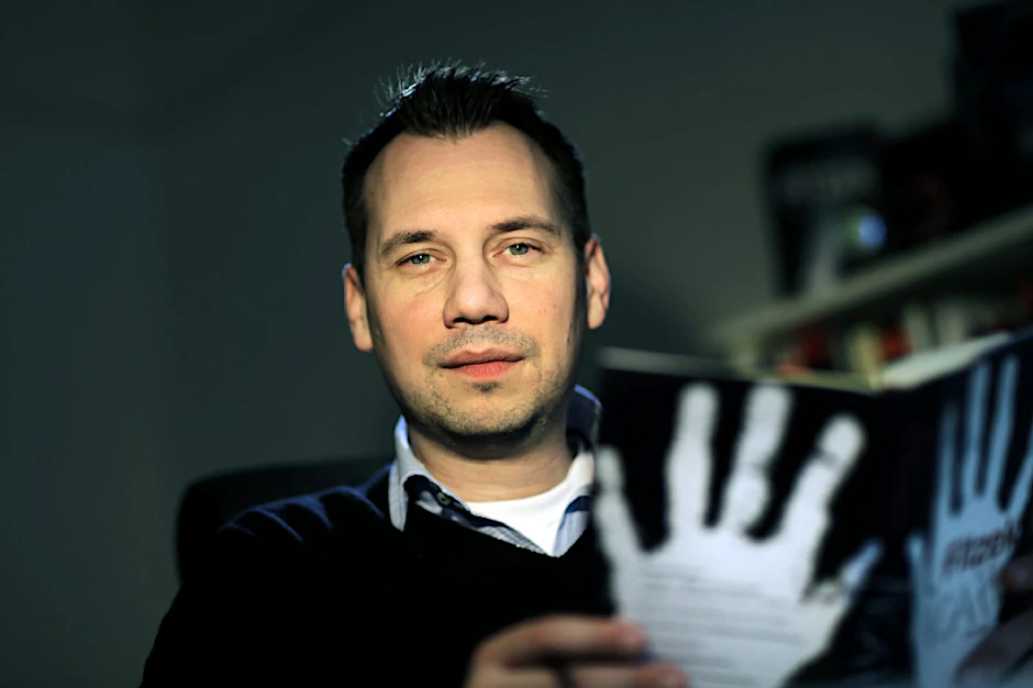 Hier fallen sie ihm alle ein, die Geschichten von Augensammlern, Augenjägern und anderen Abartigkeiten: Sebastian Fitzek in seinem Arbeitszimmer in Grunewald.