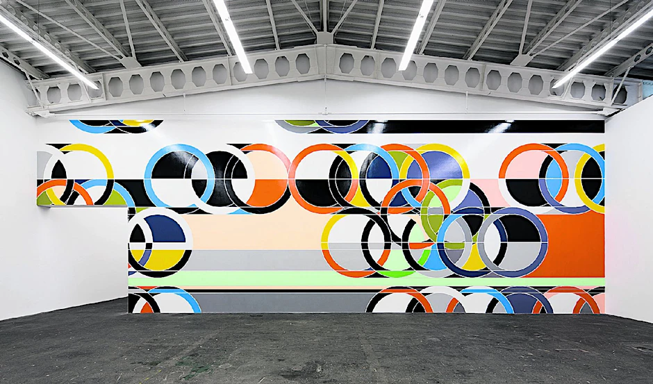 „1972 (Rings)“ von Sarah Morris, entworfen für die Edition Schellmann , 2006/2013. Der Siebzigerjahre-Stil spielt bei der Londoner Malerin eine Rolle.