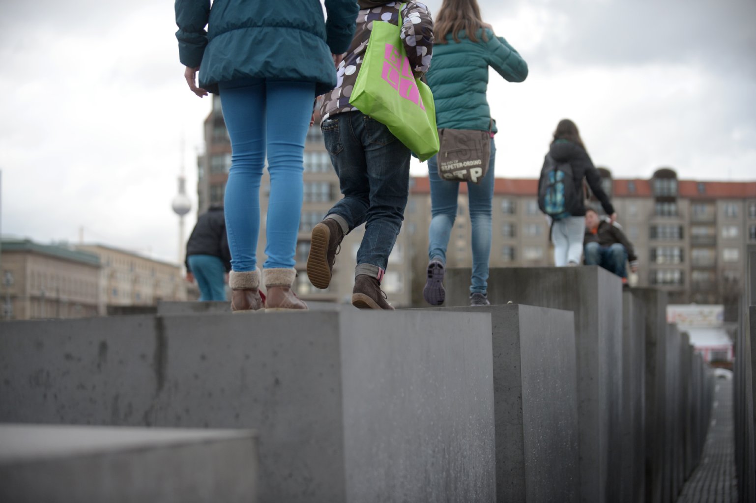 Das Holocaust-Mahnmal ist Gedenk-Ort und urbaner Abenteuerspielplatz.