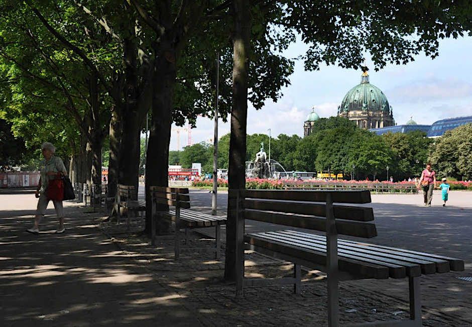 Lima S. saß im Juli 2013 auf der Bank am Neptunbrunnen, als die Tat geschah.