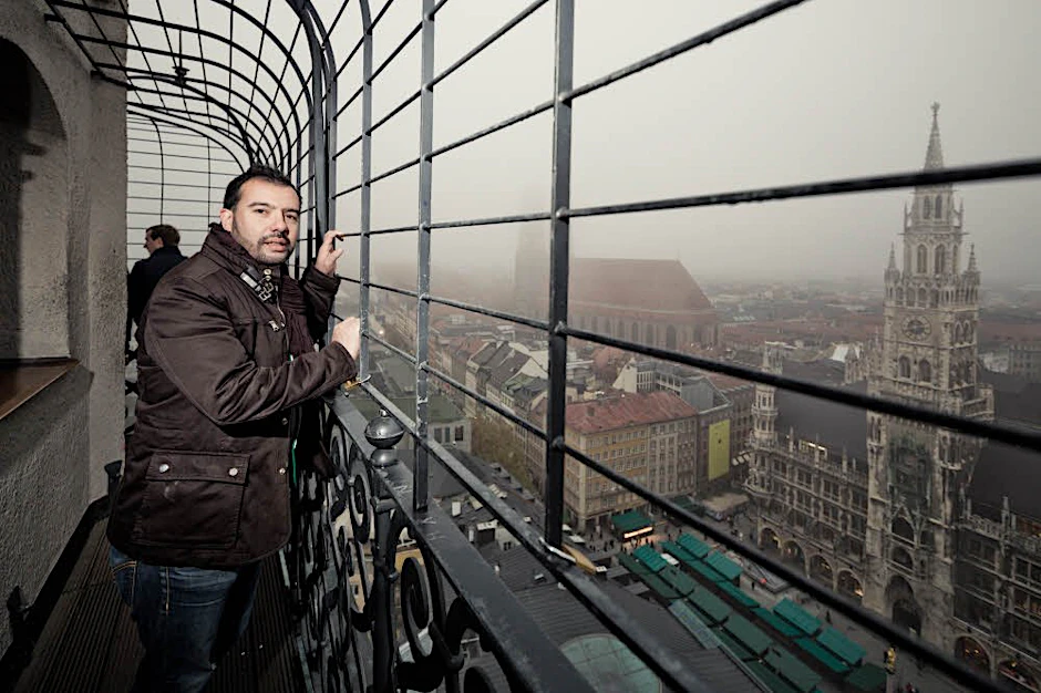 Ersan K. auf dem Turm der Pfarrkirche St. Peter in seiner Geburtsstadt München