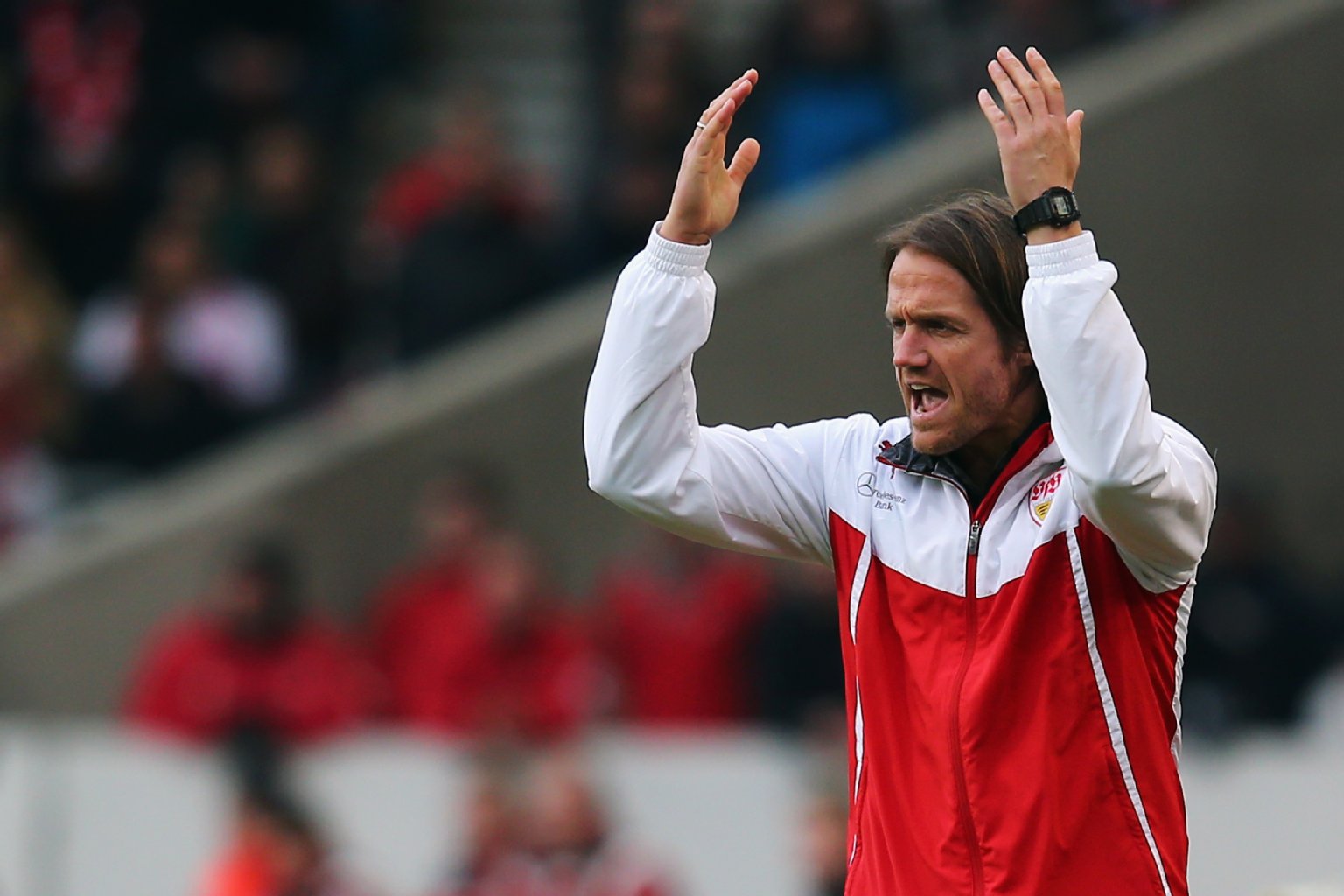 Stuttgart kommt gegen Hertha nicht an: Trainer Thomas Schneider schlägt die Hände über dem Kopf zusammen.