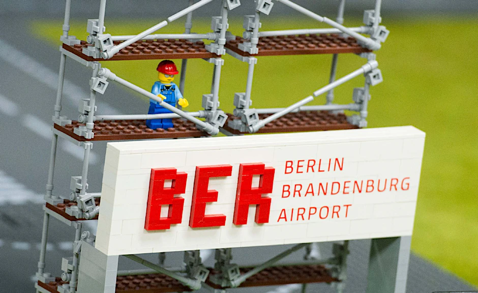 Mini ist kein Problem: Lego hat den Großflughafen in Kleinformat schon gebaut. Mit dem realen Bauwerk in Schönefeld dauert es bekanntlich etwas länger.