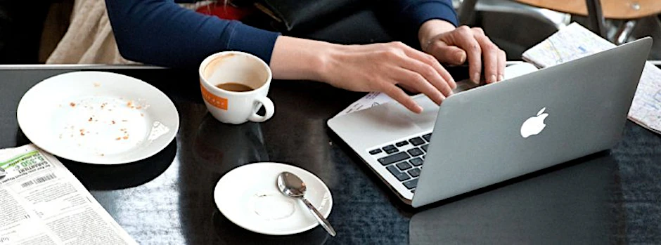 In der Hauptstadt wird gebloggt - in und über Cafés, wie hier im Oberholz in Berlin-Mitte.