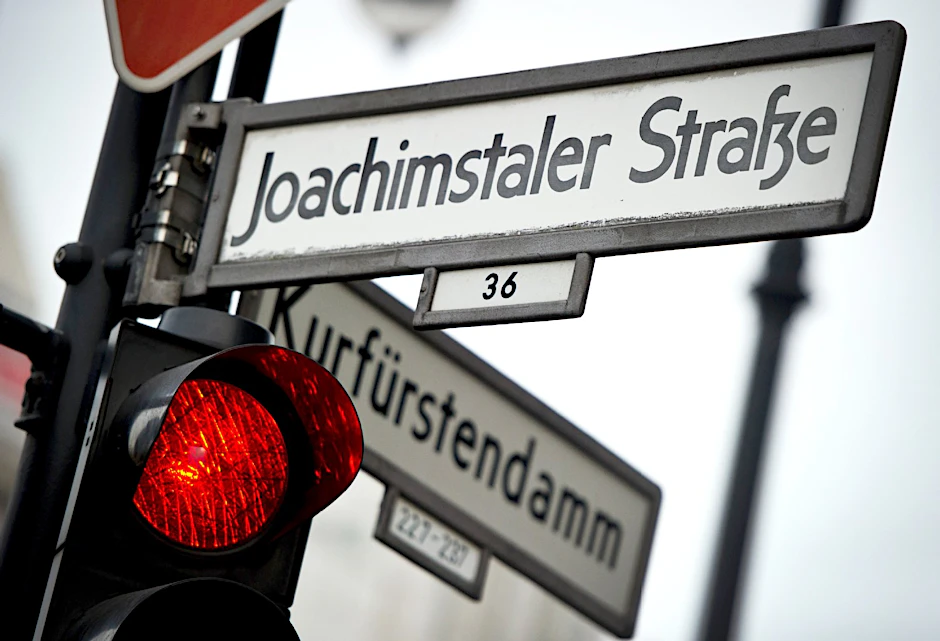 Mit oder ohne „h"? Rund um die Joachimstaler Straße wird darüber debattiert, ob der Buchstabe wieder im Namen aufgenommen wird.