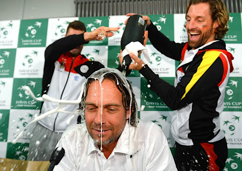 Nass gemacht: DTB-Teamchef Carsten Arriens.