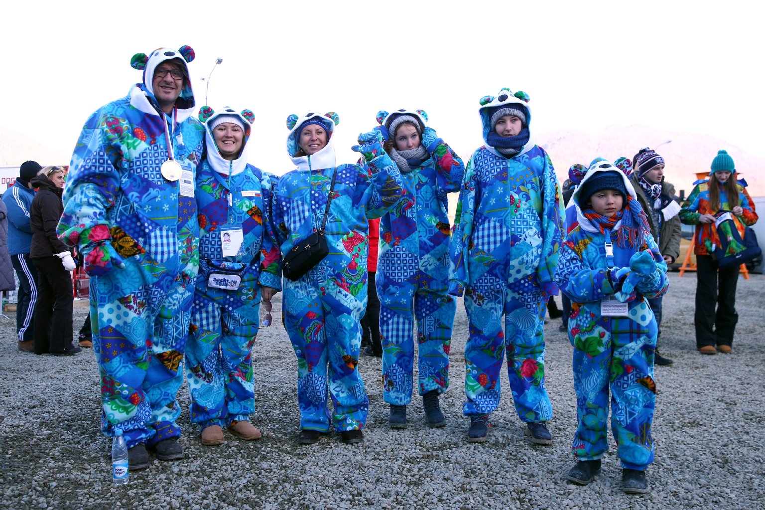 Ganz in blau haben sich die Fans auf Sotschi vorbereitet.