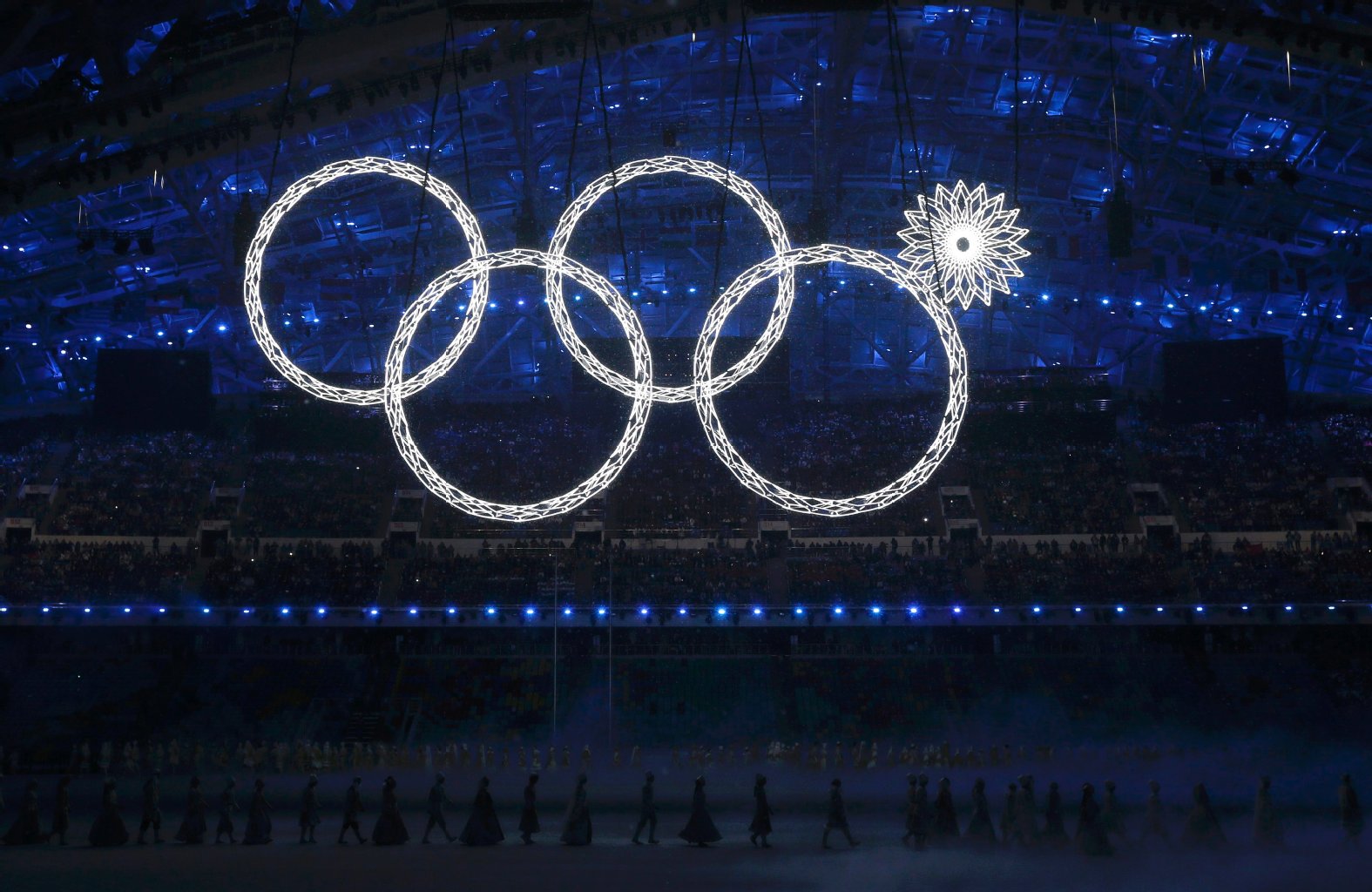 Beim Entfalten der olympischen Ringe gab es eine kleine Panne.
