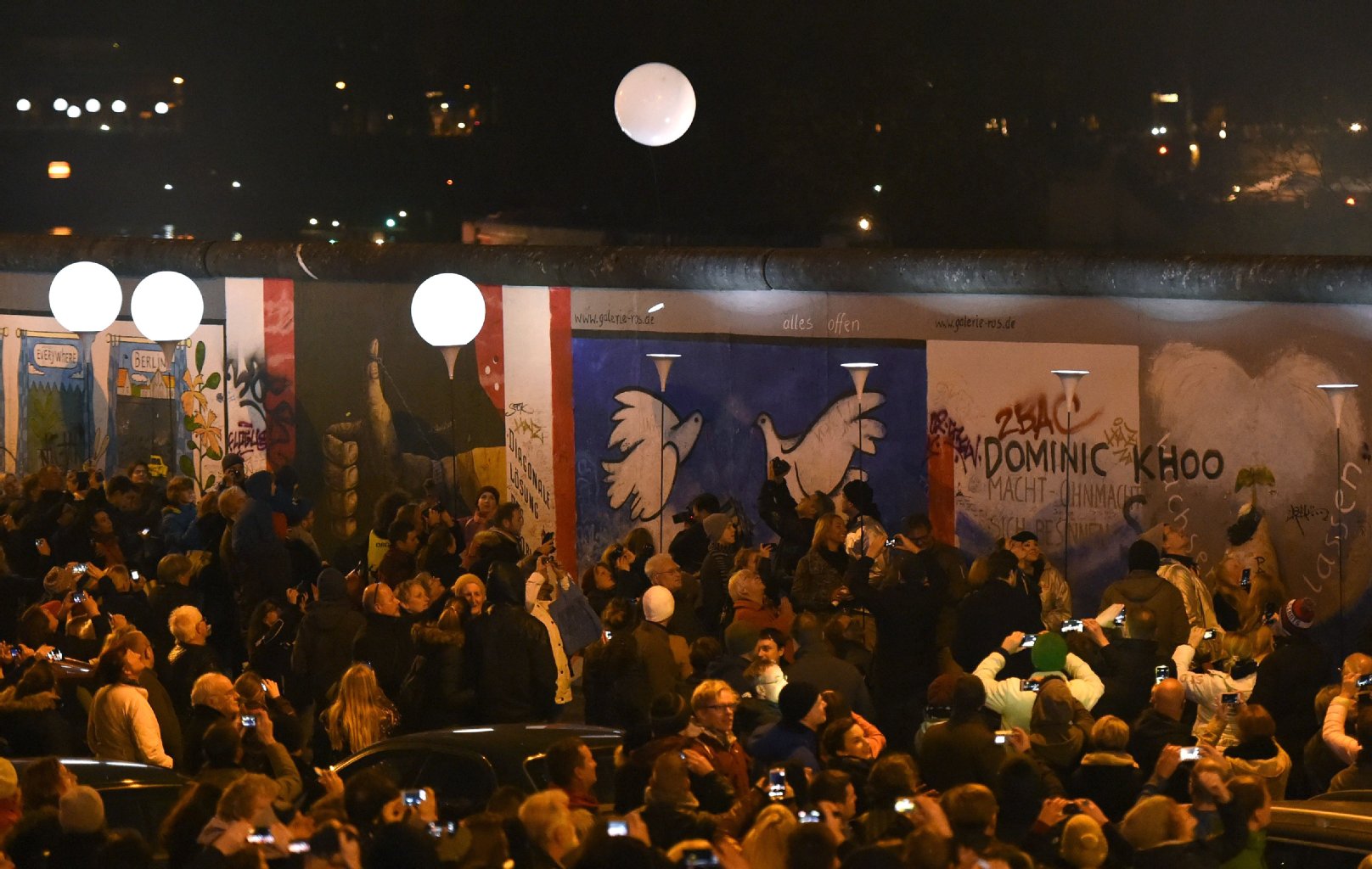 Der Andrang war riesig. Etwa eine Million Menschen strömten zur "Lichtgrenze".