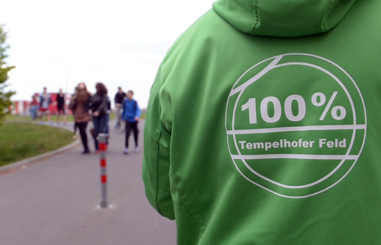 Oder bleibt das Feld, wie es ist? Leer, weit, unbewohnt? Das wollen die Bürger der Initiative "100 % Tempelhofer Feld", die den Volksentscheid herbeigeführt hat.