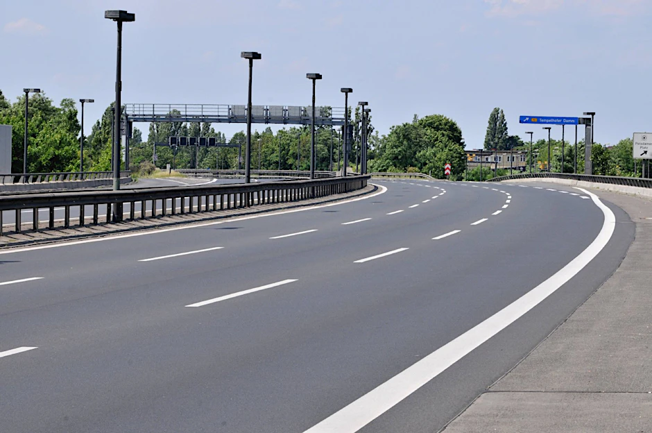 Ein Viertel ohne Autos? So wie in diesen autofreien Stunden auf der Stadtautobahn im Jahr 2011 könnte das aussehen.