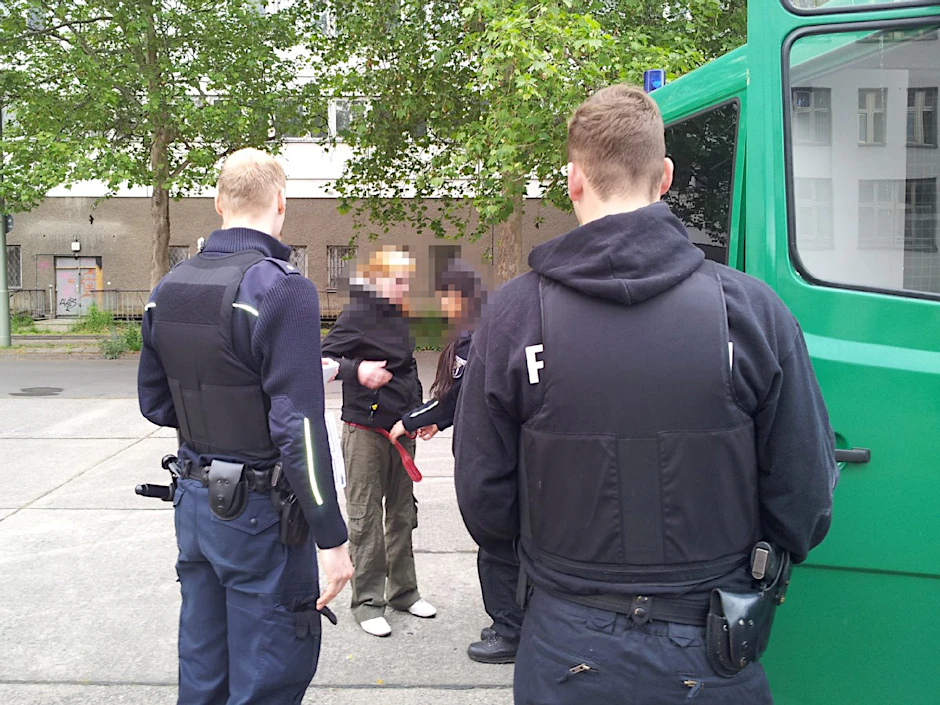 Verdacht auf Kabeldiebstahl: Festnahme in der Otto Braun Straße (15.05.2014).