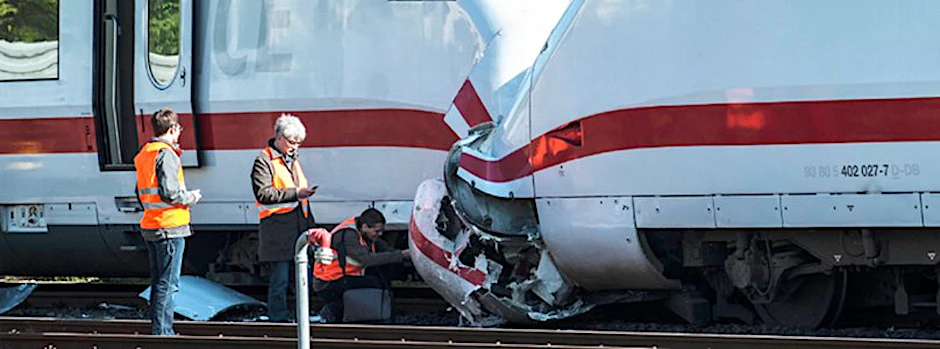 Beim Rangieren auf dem Gelände des Betriebsbahnhofes Rummelsburg stoßen zwei ICE zusammen (16.05.2014).