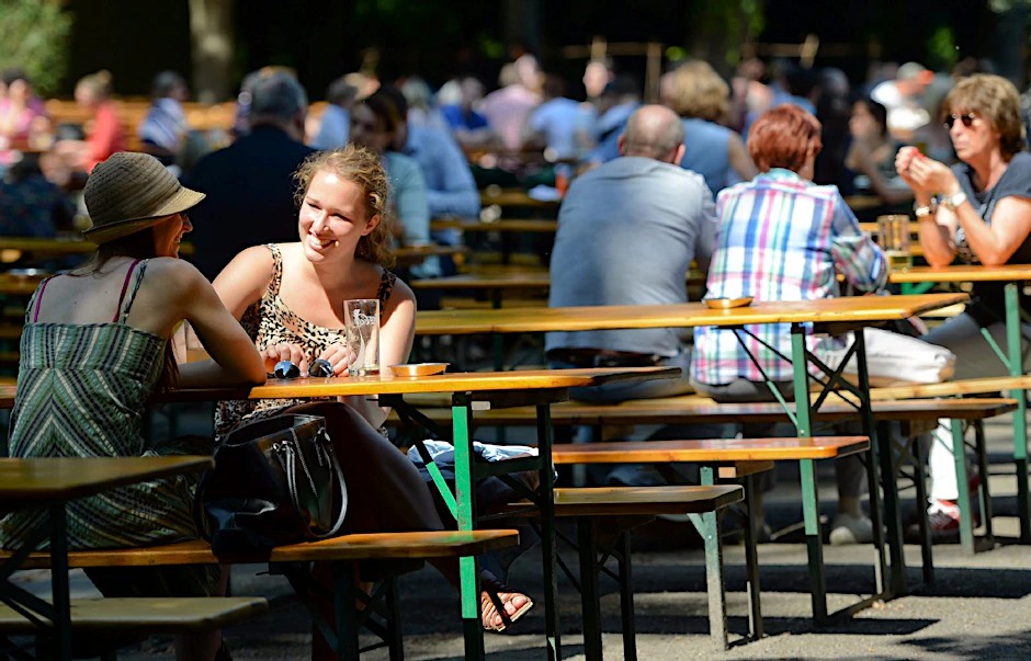 Ob Park oder Biergarten, im Freien schmeckt das Feierabendbier am besten.