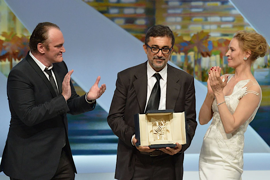 Alle freuen sich: Der US-Regisseur Quentin Tarantino (l.) mit dem Palmen-Gewinner Nuri Bilge Ceylan und der Schauspielerin Uma Thurman.