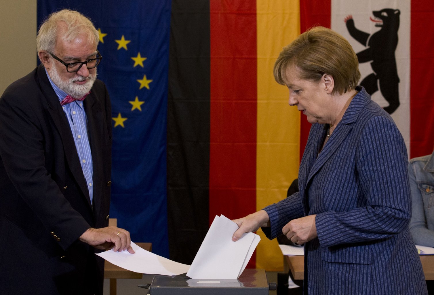 Angela Merkel stimmt ab.