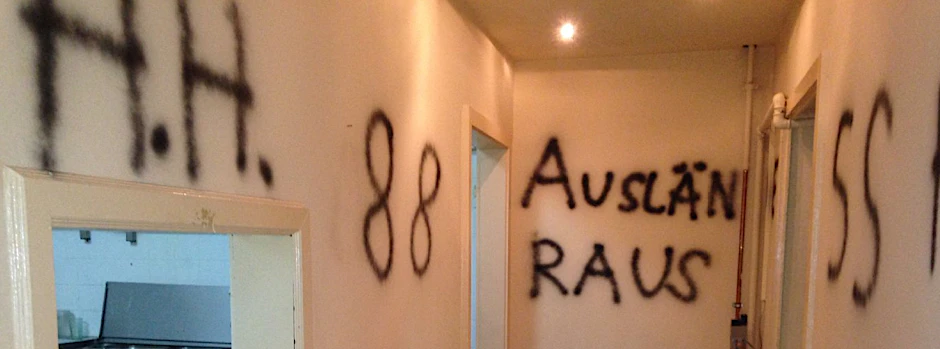Im August 2013 hatte Badiny das Restaurant renoviert. Nun haben Randalierer die Wände mit rechten Parolen beschmiert.