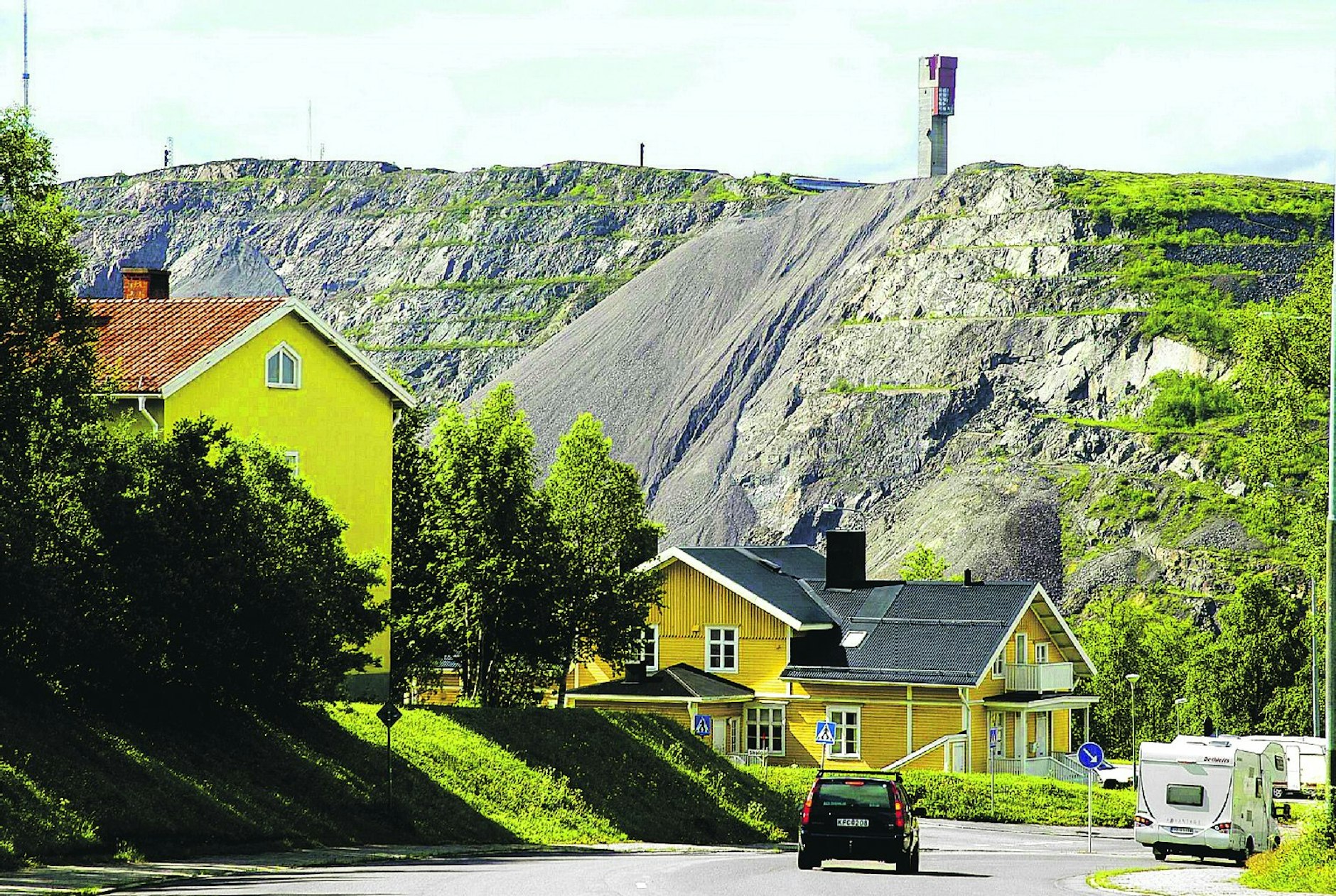 Die schwedische Stadt Kiruna verdankt ihre Existenz, ihren Wohlstand und nun ihren Untergang ihrem Schatz: einem riesigen Erzlager. Jetzt muss der Ort wegen Rissen und Spalten weichen.