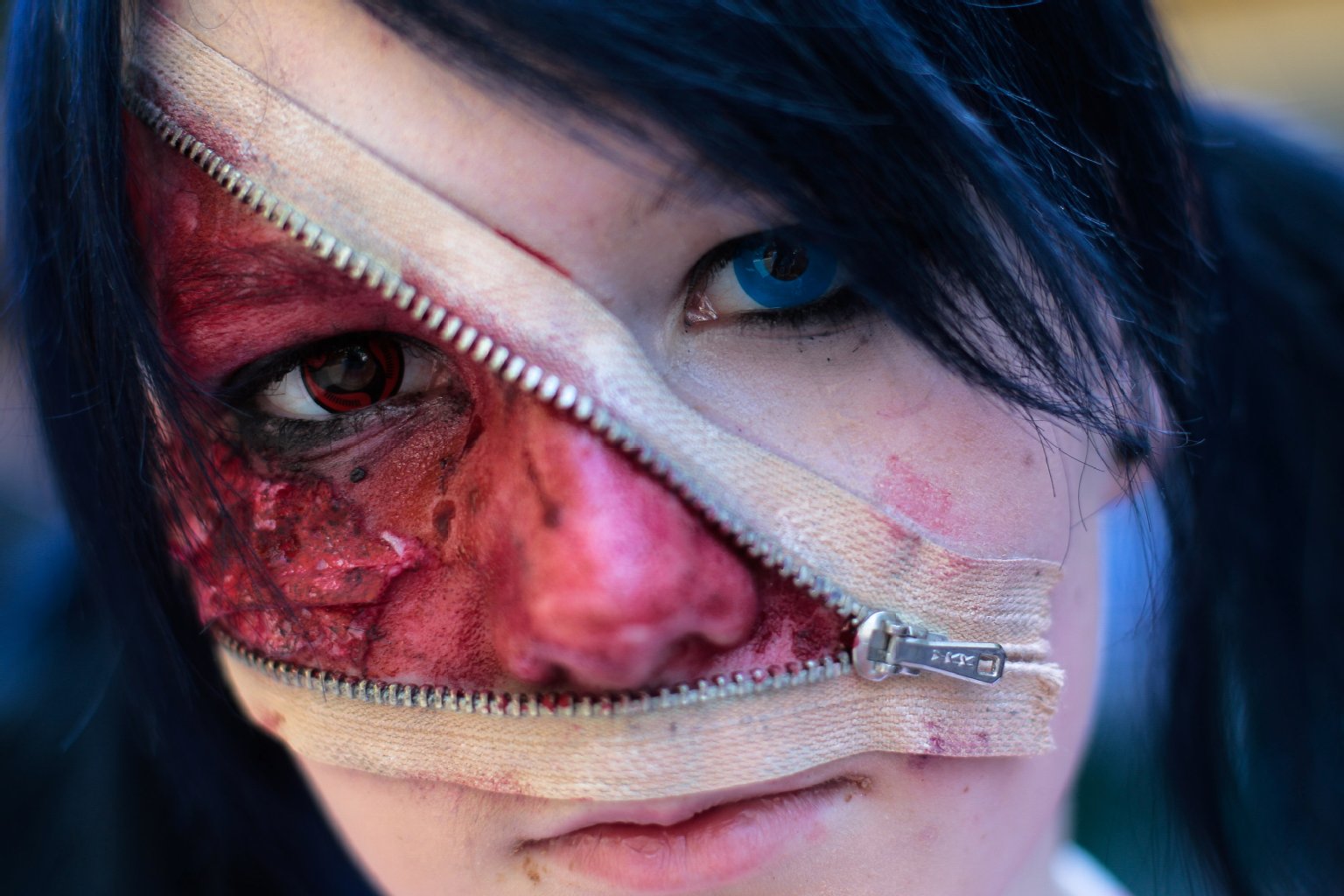 Auch Mystery- und Horror-Manga-Outfits sind beim Umzug zu sehen.