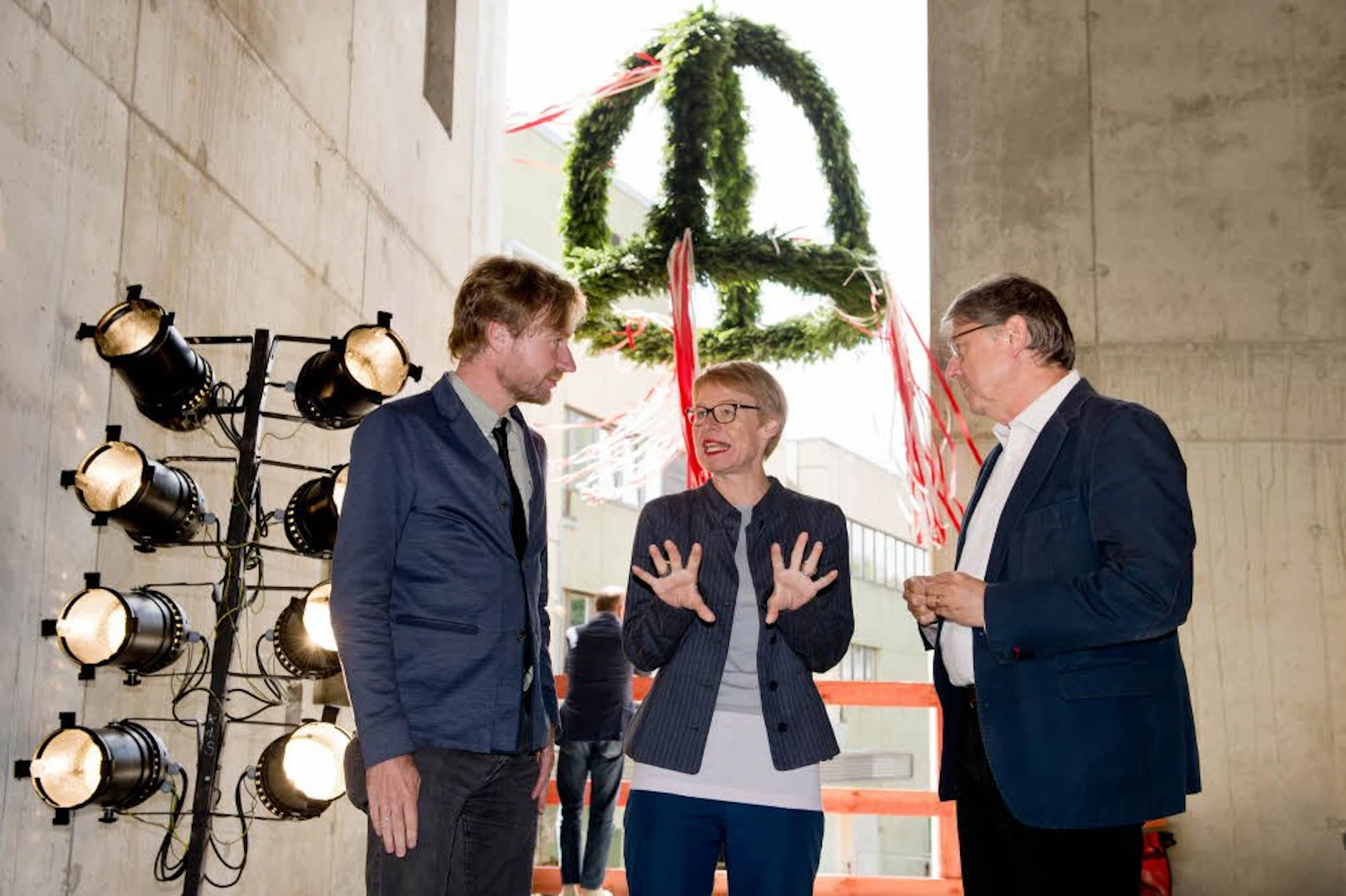 Bauwunder Deutsches Theater: Bauwunder: Dach, Etat und Terminplan sind ...