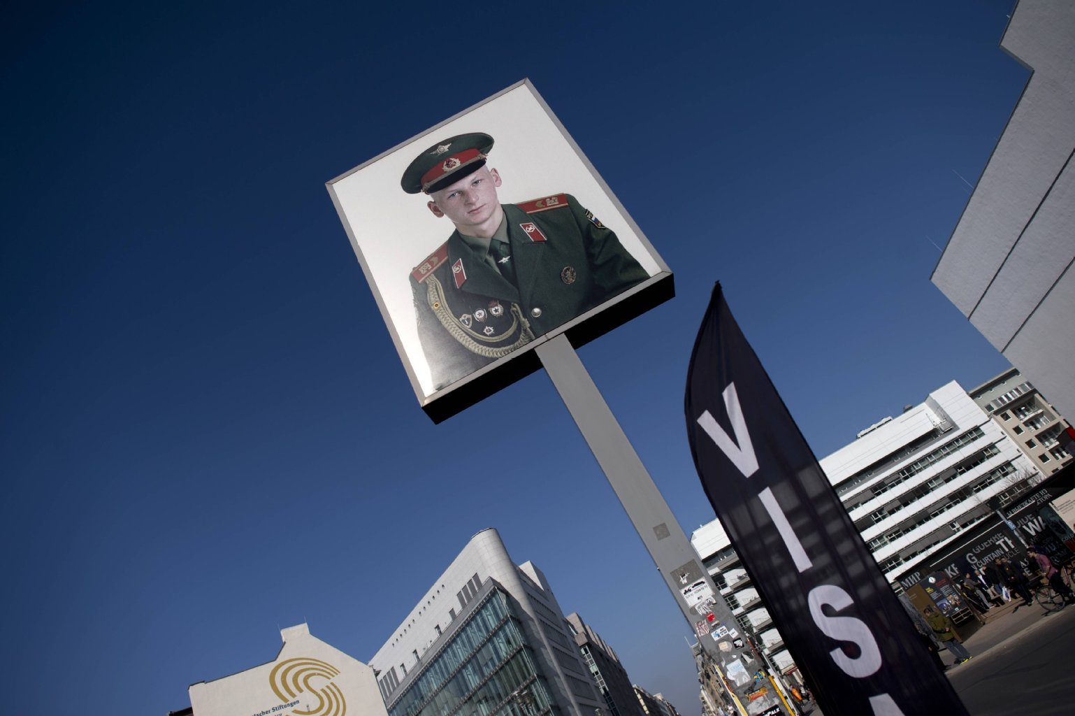 Filme wie „Das Leben der Anderen“ werden bald im Freiluftkino am Checkpoint Charlie gezeigt.
