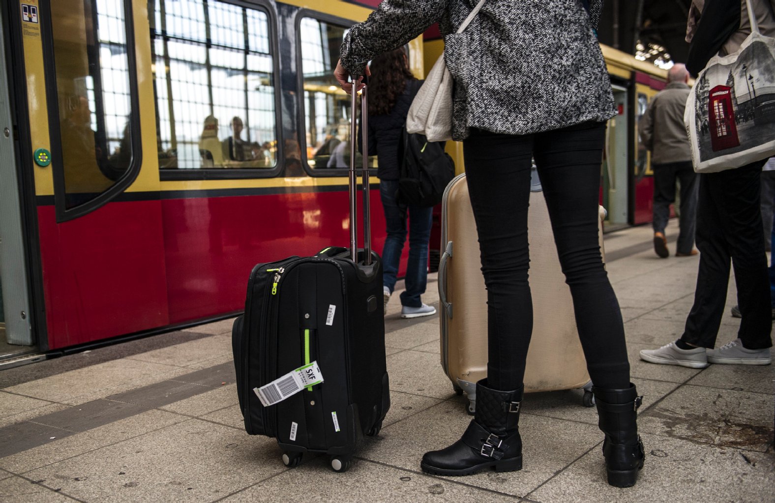 Am Wochenende kann der Flughafen Berlin-Schönefeld nicht per S-Bahn erreicht werden.