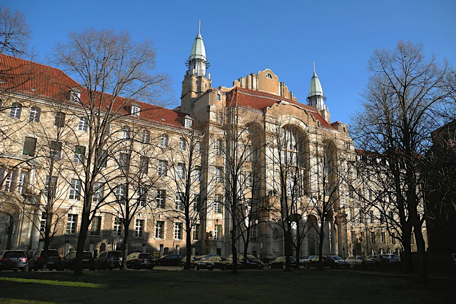 Das Amtsgericht Tiergarten in der Littenstraße.