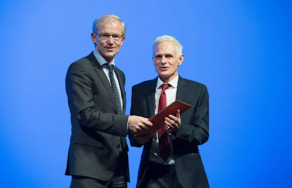 Akademiepräsident Heinrich Detering (l.) mit dem Preisträger Rainald Goetz